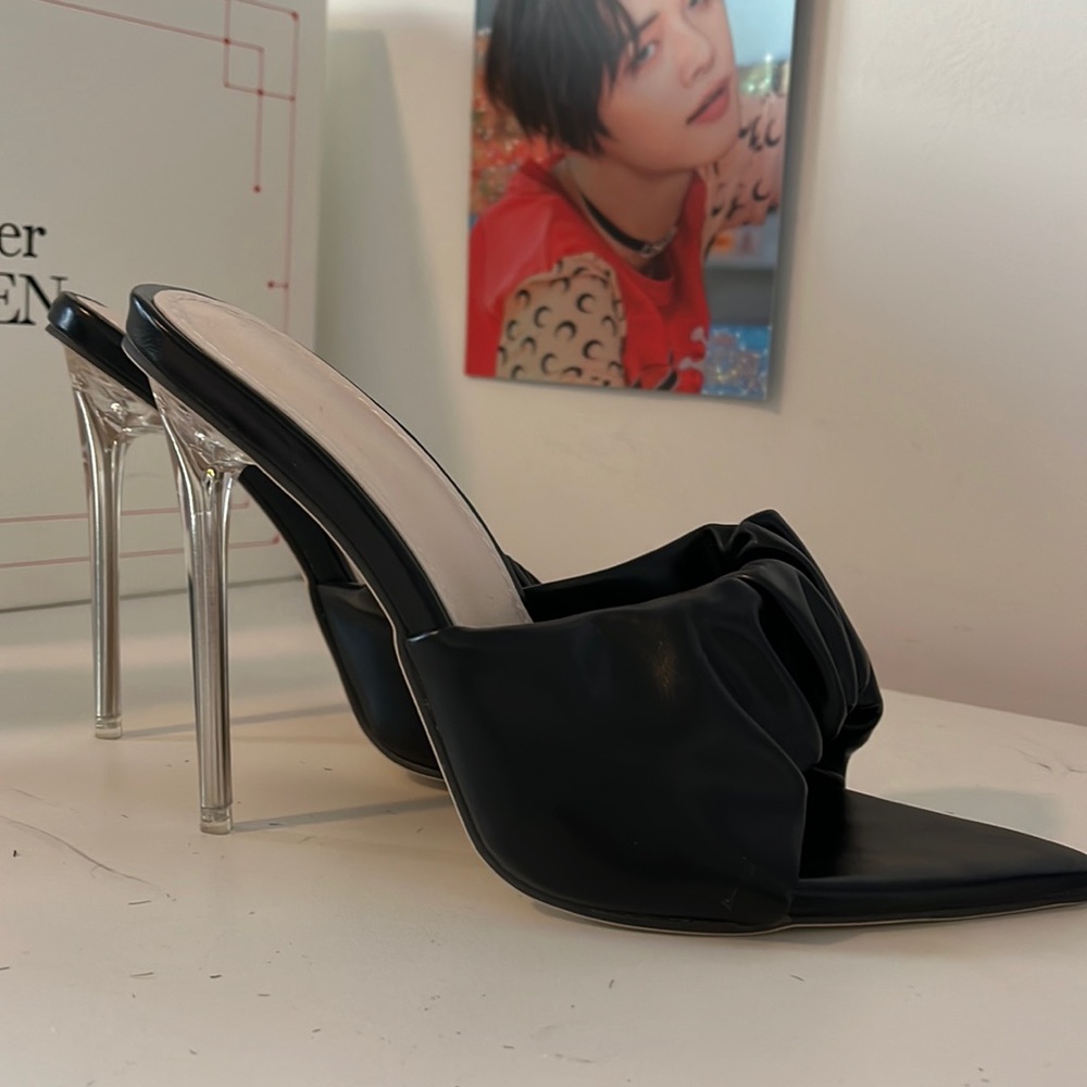No brand black heels